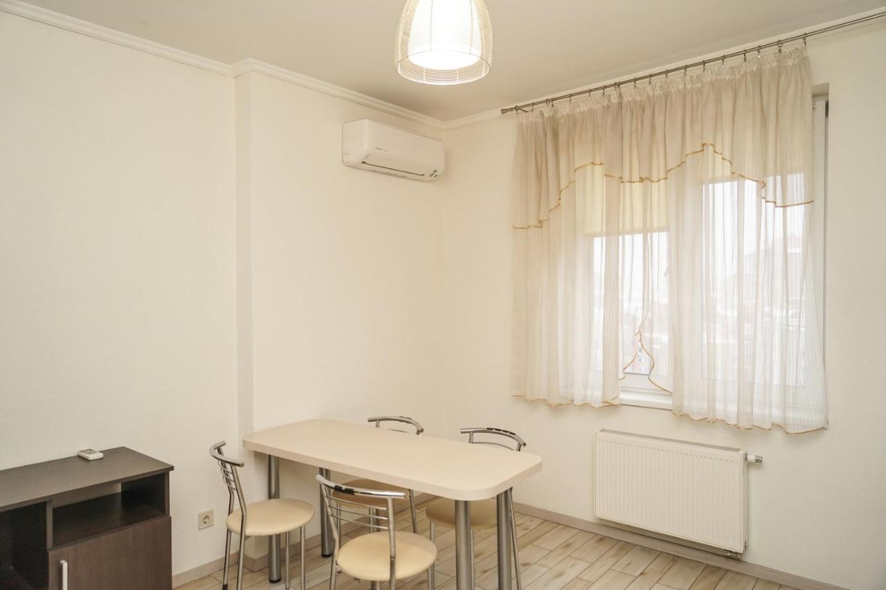 Kyiv Apartment On Chornovola 27 Экстерьер фото